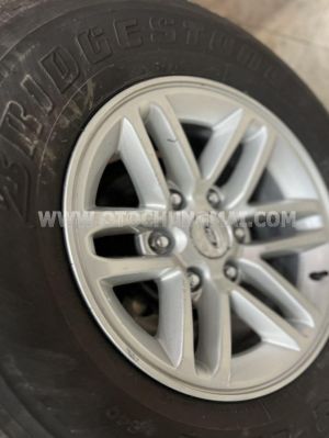 Xe Ford Everest 2.5L 4x2 MT
