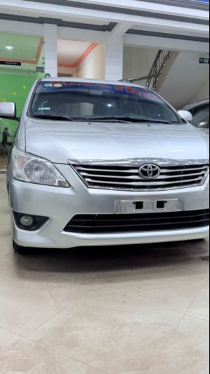 Toyota Innova-2.0V