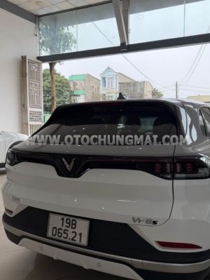 Xe VinFast VF8 Eco AWD