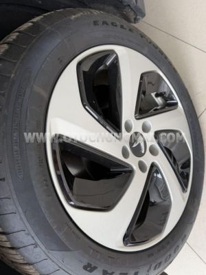 Xe VinFast VF8 Eco AWD