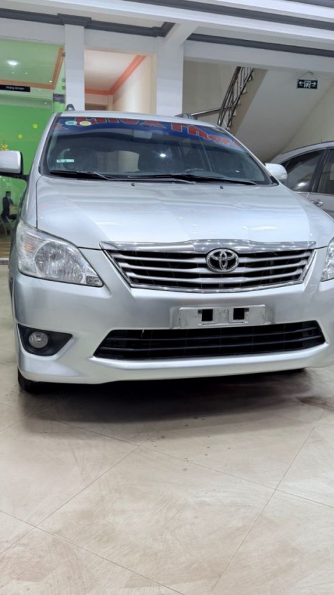 Toyota Innova 2.0V