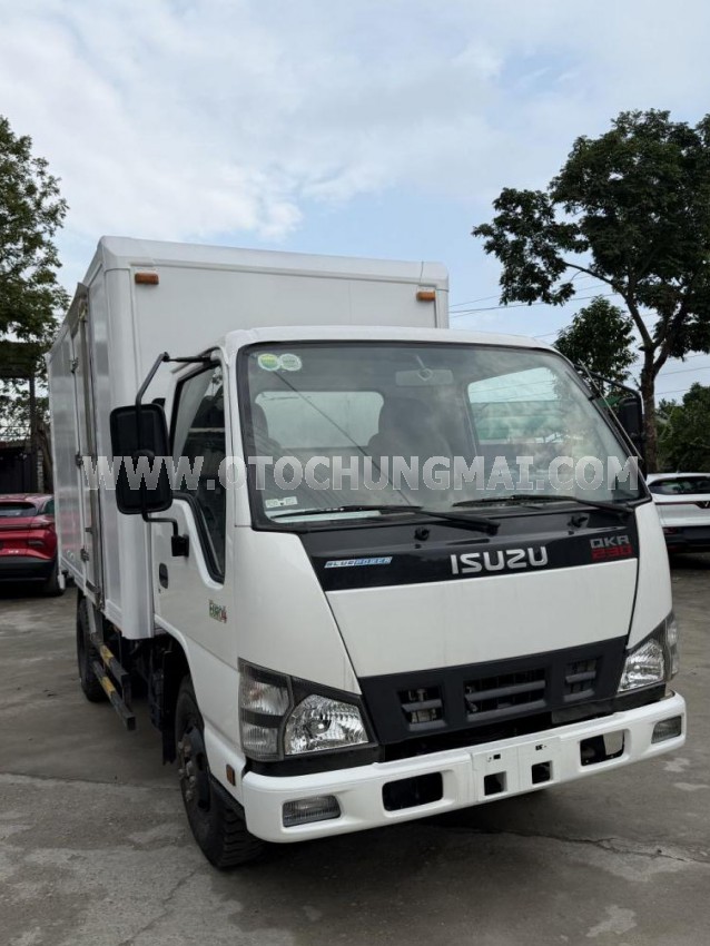 Xe Isuzu QKR QMR77HE4 Thùng Kín