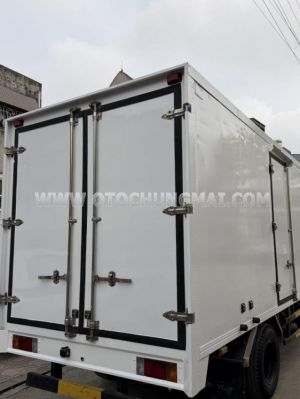 Xe Isuzu QKR QMR77HE4 Thùng Kín
