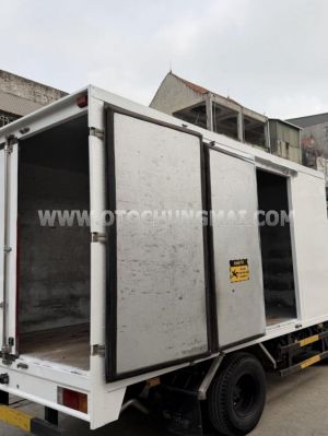 Xe Isuzu QKR QMR77HE4 Thùng Kín