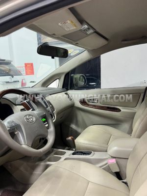 Xe Toyota Innova 2.0V
