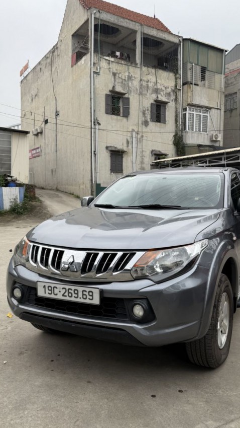 Mitsubishi Triton 4x2 AT