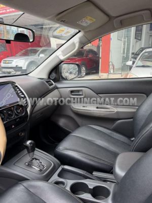 Xe Mitsubishi Triton 4x2 AT