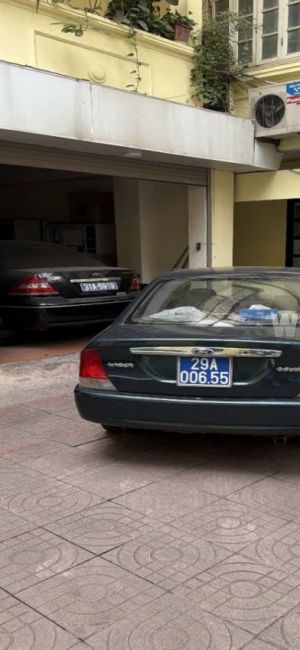 Xe Ford Laser Deluxe 1.6 MT