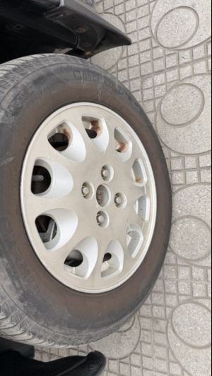 Xe Ford Laser Deluxe 1.6 MT