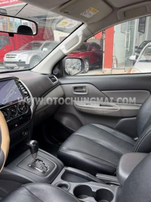 Xe Mitsubishi Triton 4x2 AT
