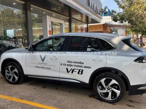Xe VinFast VF8 Eco AWD
