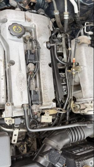 Xe Ford Laser Deluxe 1.6 MT