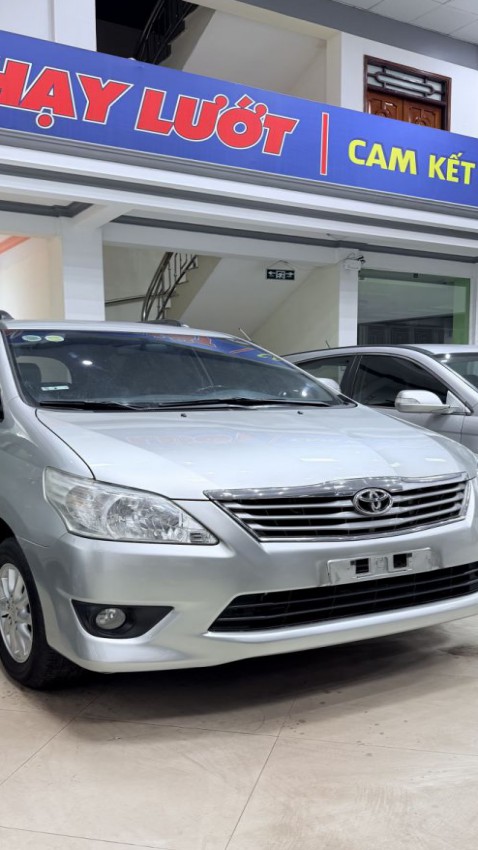 Toyota Innova 2.0V