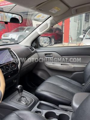 Xe Mitsubishi Triton 4x2 AT