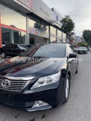 Xe Toyota Camry 2.0E