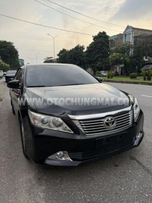 Xe Toyota Camry 2.0E