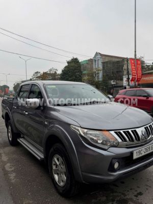 Xe Mitsubishi Triton 4x2 AT