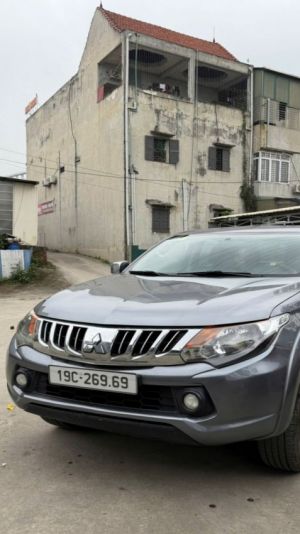 Xe Mitsubishi Triton 4x2 AT