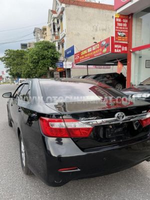 Xe Toyota Camry 2.0E